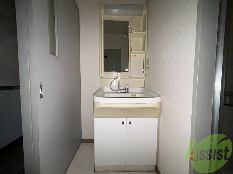 洗面設備　シャンプードレッサーなので身支度しやすそうですね。