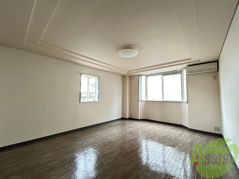 居室・リビング　１１帖の洋室です。生活のメインとなる部屋ですね。