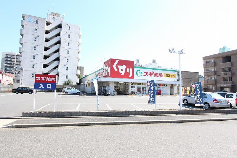 ドラックストア　スギ薬局日比野店（ドラッグストア）まで228m