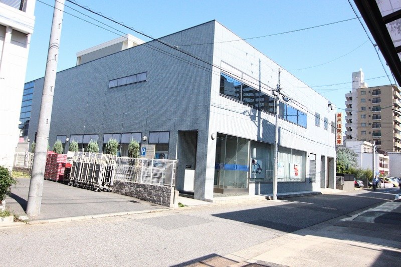 銀行　瀬戸信用金庫日比野支店（銀行）まで266m