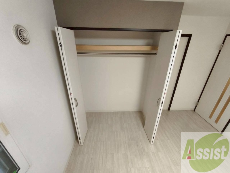 収納　クローゼットは奥行きもあり、荷物が多い方でも安心です。