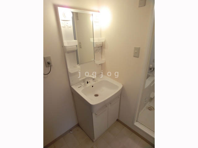 洗面設備　便利なシャンプードレッサー付きです！