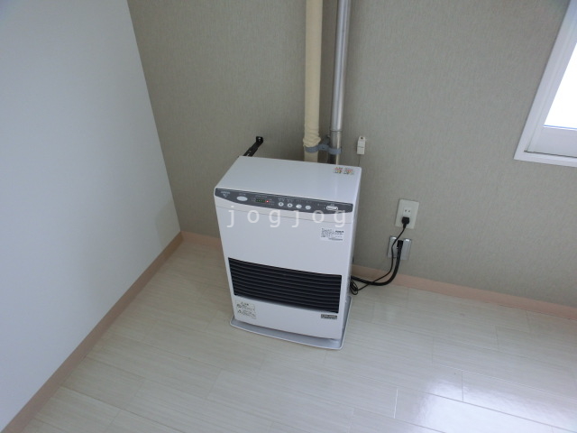 その他設備　リビング部分に灯油ストーブを完備しています。