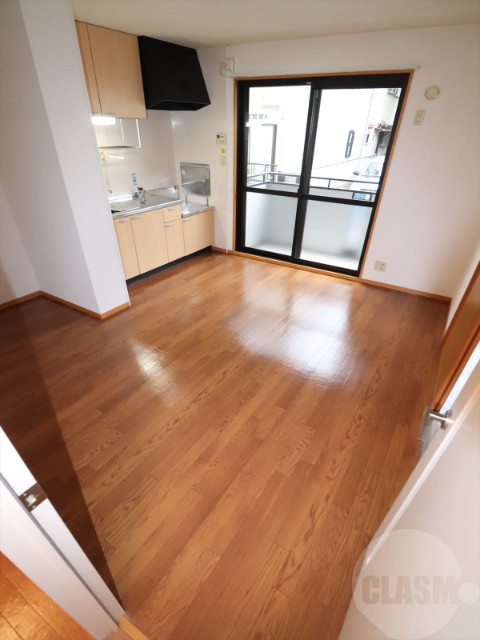 居室・リビング　８帖のリビングルーム