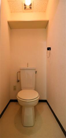 トイレ　バストイレ別です。