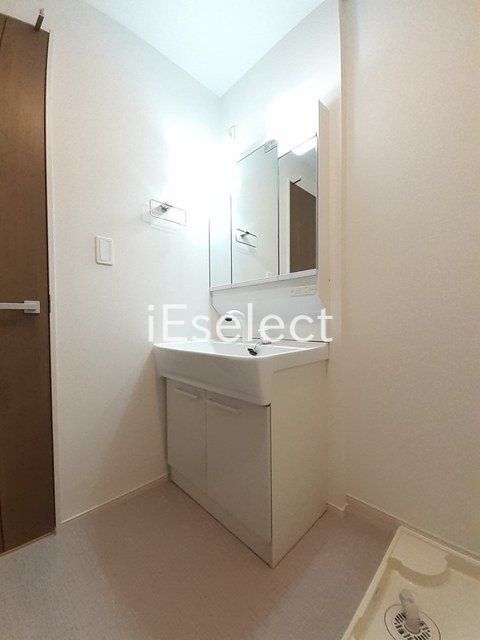 洗面設備　朝の忙しい時間に便利な洗髪化粧台！