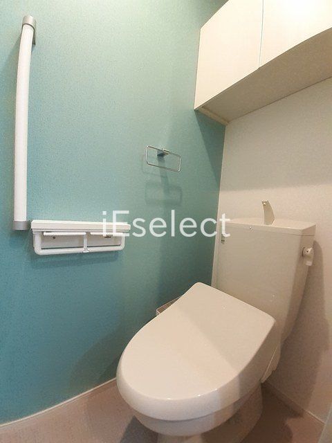 トイレ　温水洗浄便座付きのトイレです