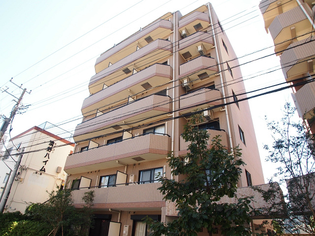 建物外観　豪華なエントランス