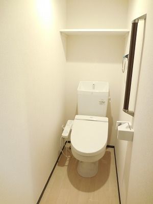 トイレ　ウォシュレット付き