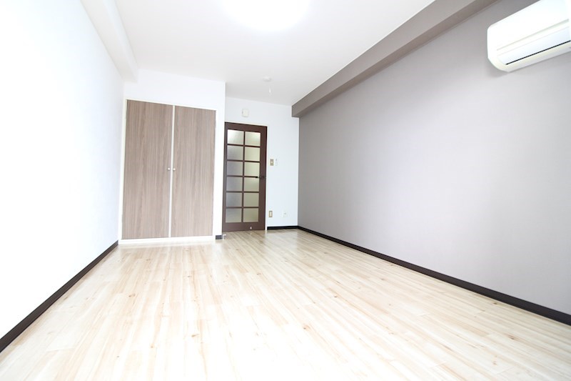 居室・リビング　別号室の参考写真。内装は異なる場合がるため、ご確認ください