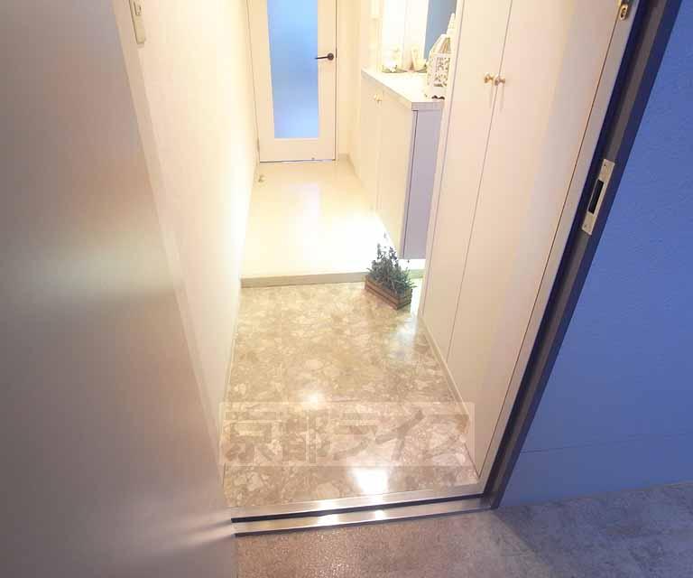 玄関　高級感のある玄関です。