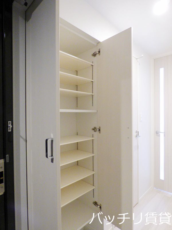 玄関　写真は別号室の為現状優先。