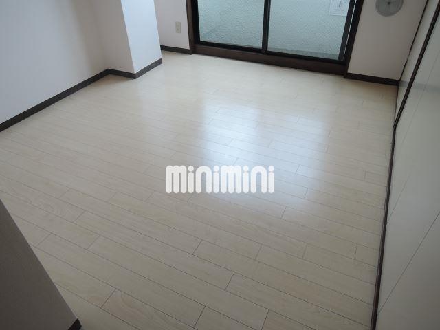 その他部屋・スペース　明るい室内。