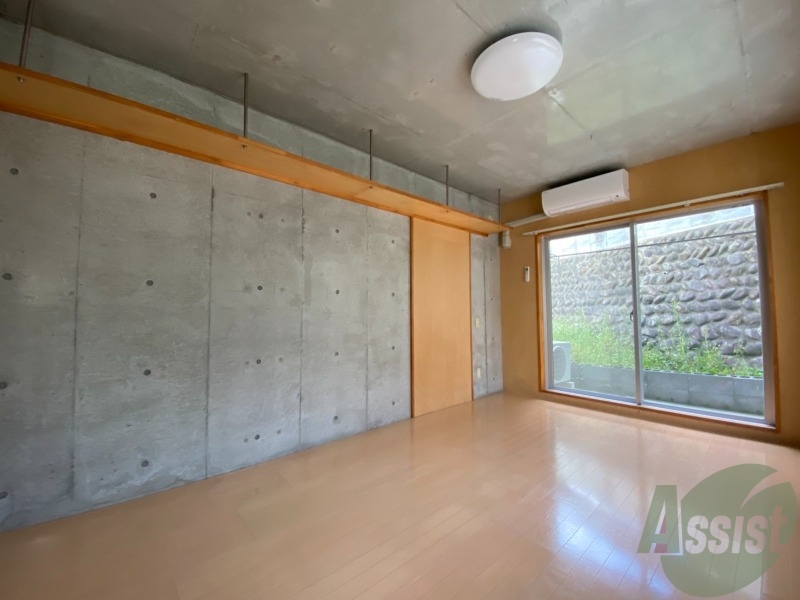 居室・リビング　８．３帖もある、広々としたお部屋となっております。