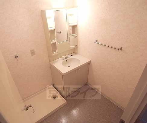 洗面設備　脱衣スペースもしっかりございます