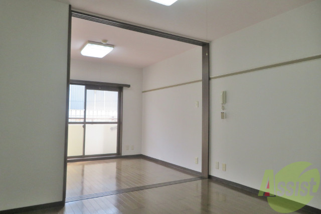 居室・リビング　７帖と６帖のお部屋です。まっすぐの間取りです。