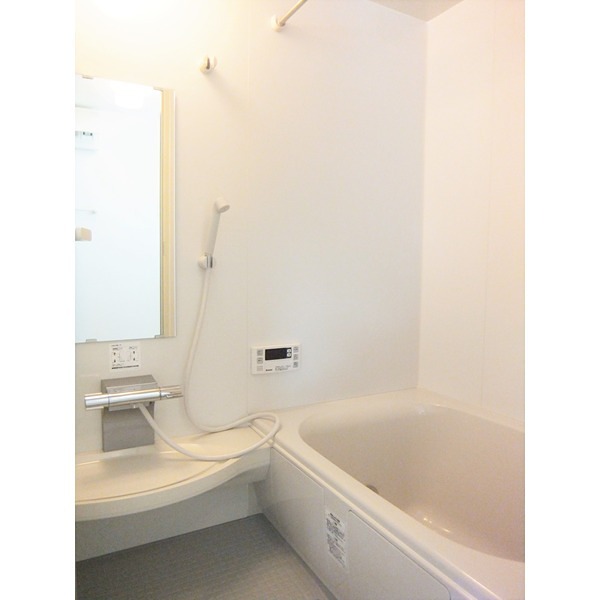 バス・シャワールーム　雨の日に便利な浴室乾燥機付き♪