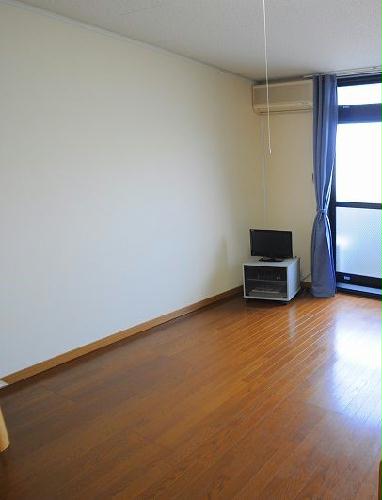 居室・リビング　同タイプ部屋の写真となり設備等は現況と異なる場合があります。