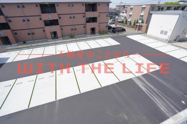 駐車場　駐車場があるので、車を買う予定の方も安心です