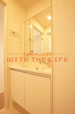 洗面設備　独立洗面台あり、毎朝おしゃれに忙しい女性の方におすすめです