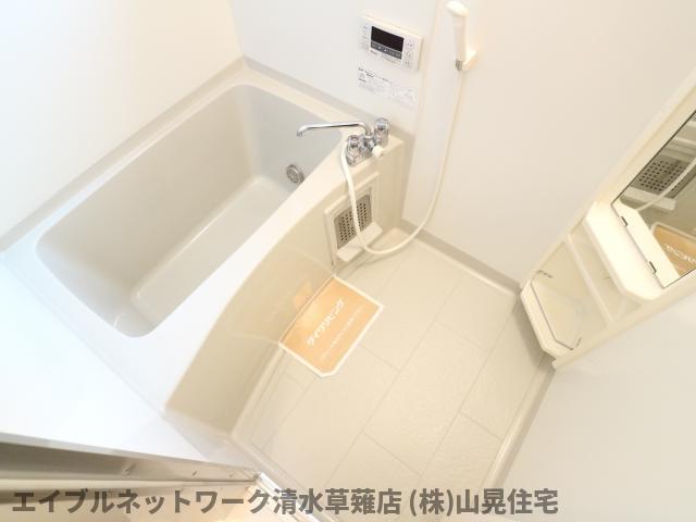 バス・シャワールーム　コンパクトで使いやすいお風呂です