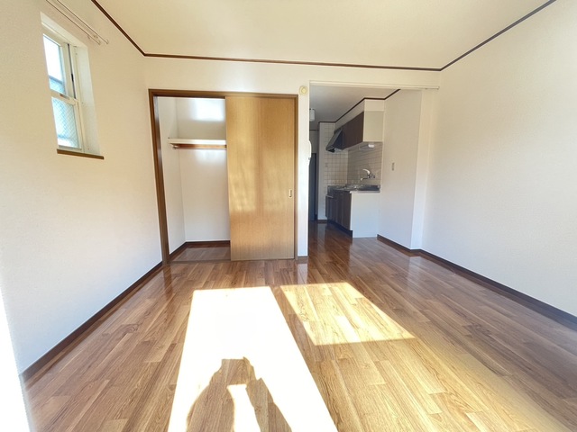 居室・リビング　別号室参考写真