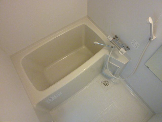 バス・シャワールーム　綺麗なお風呂です。（自動お湯張り機能付）