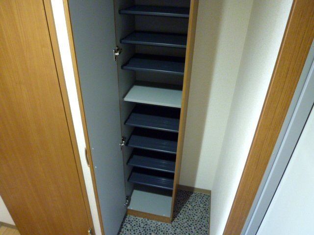 玄関　シューズボックス付きです。