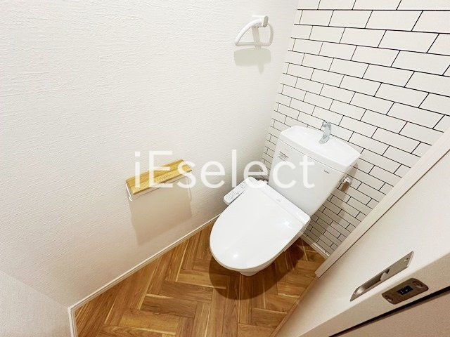 トイレ　温水洗浄便座付きのトイレ