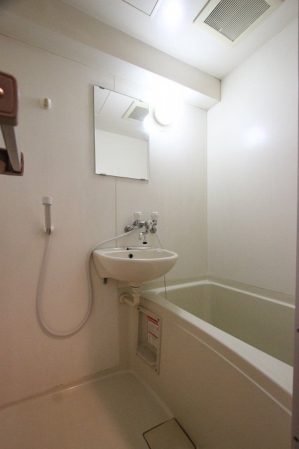 バス・シャワールーム　同物件別号室の写真です。