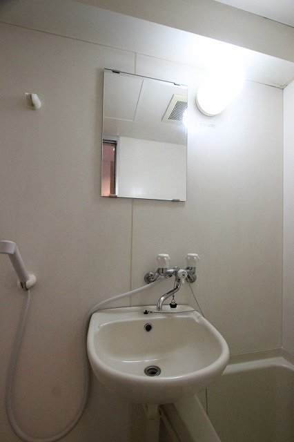 洗面設備　同物件別号室の写真です。