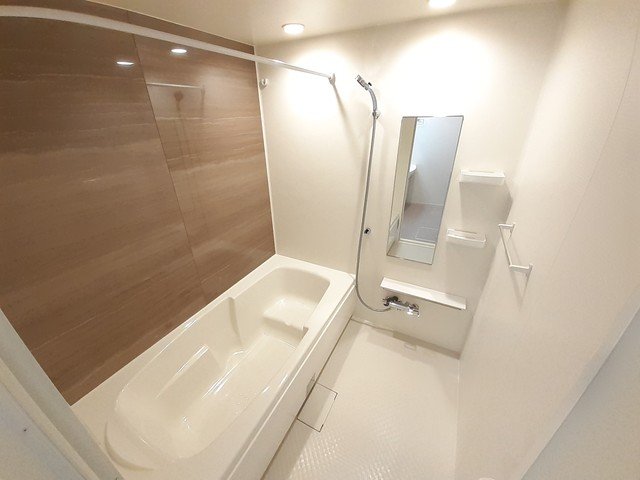 バス・シャワールーム　落ち着いた空間のお風呂です