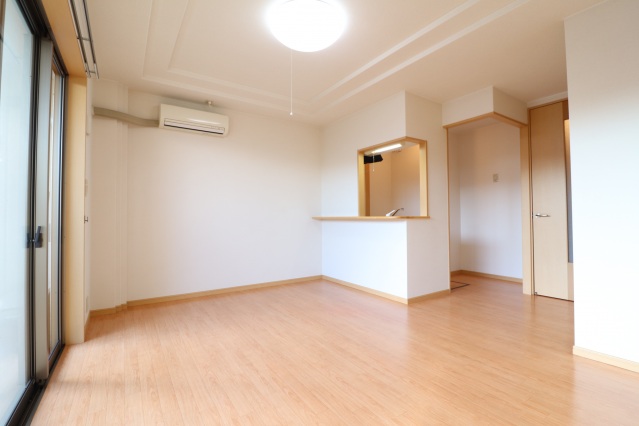 居室・リビング　カウンターキッチンのリビング