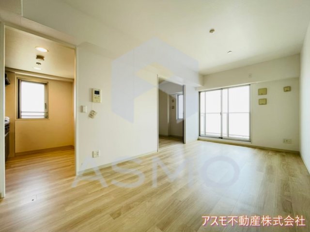 居室・リビング　同マンション別部屋参考写真