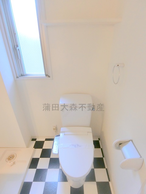 トイレ　温水洗浄機能付きのトイレ