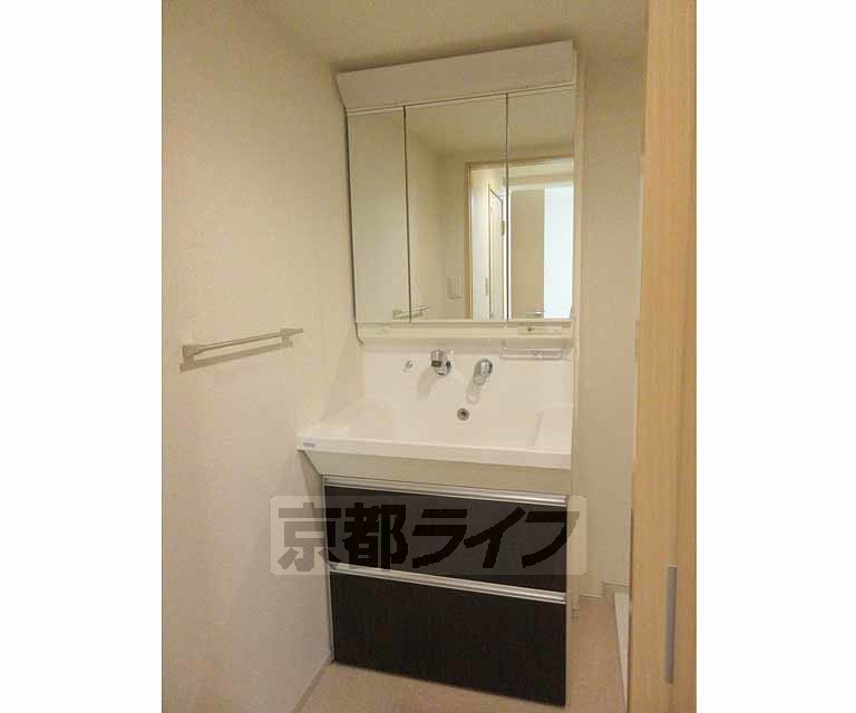 洗面設備　うれしい独立洗面台です