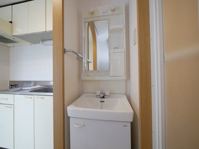 洗面設備　朝の身支度に便利な洗面台です♪