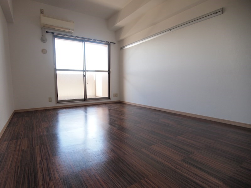 その他部屋・スペース　広めの洋室で快適です♪