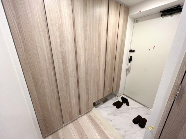 玄関　※全て別号室（4LDK）のお写真・内装等参考にしてください。