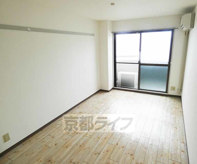 居室・リビング　落ち着いた雰囲気のお部屋です