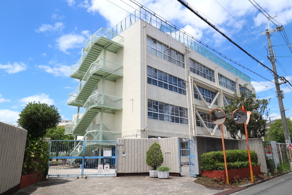 小学校　摂津市立千里丘小学校（小学校）まで1072m