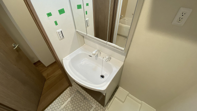 洗面設備　写真は同マンションの他のお部屋のものです