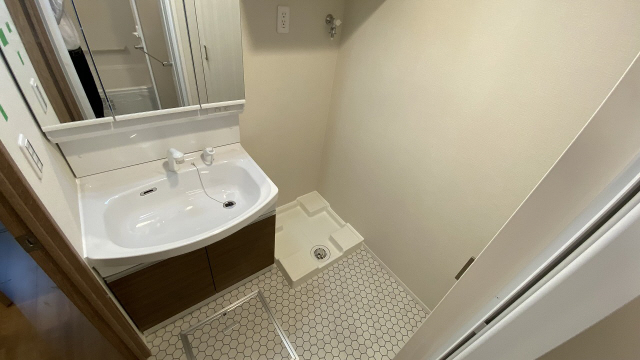 洗面設備　写真は同マンションの他のお部屋のものです