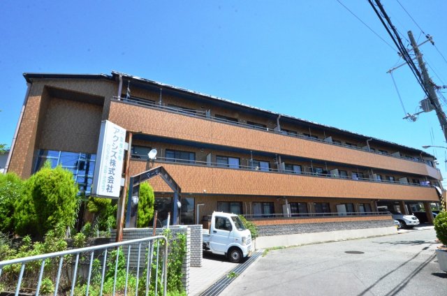 建物外観　敷地内に駐車場あります！