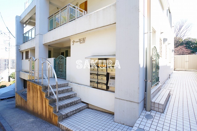 エントランス　お洒落な建物デザイン♪