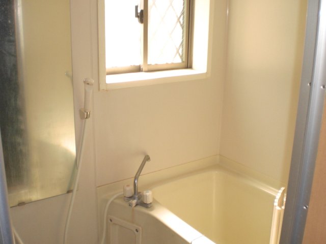 バス・シャワールーム　雨の日でも安心の浴室乾燥機付きです♪