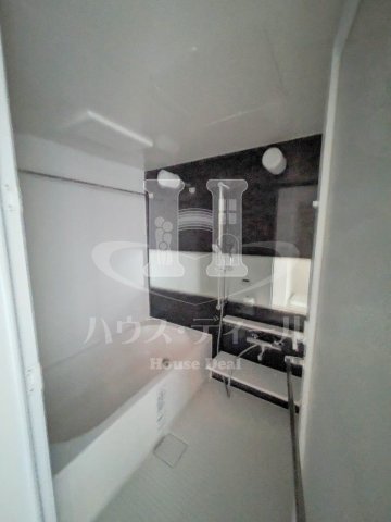 バス・シャワールーム　落ち着いた空間のお風呂です