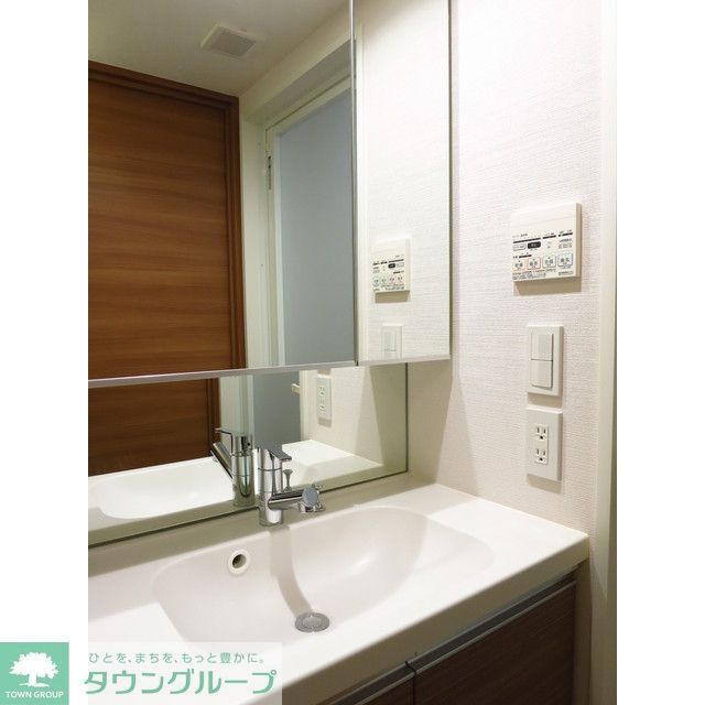 洗面設備　※部屋タイプによって色が異なる場合がございます