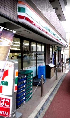 コンビニ　セブン‐イレブン 横浜南太田店（コンビニ）まで694m