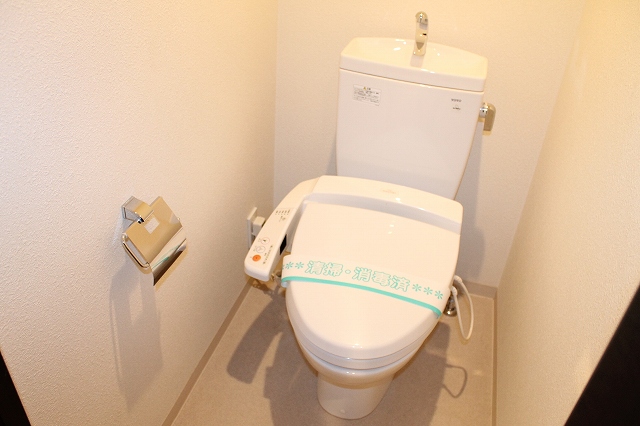 トイレ　ウォシュレット付き